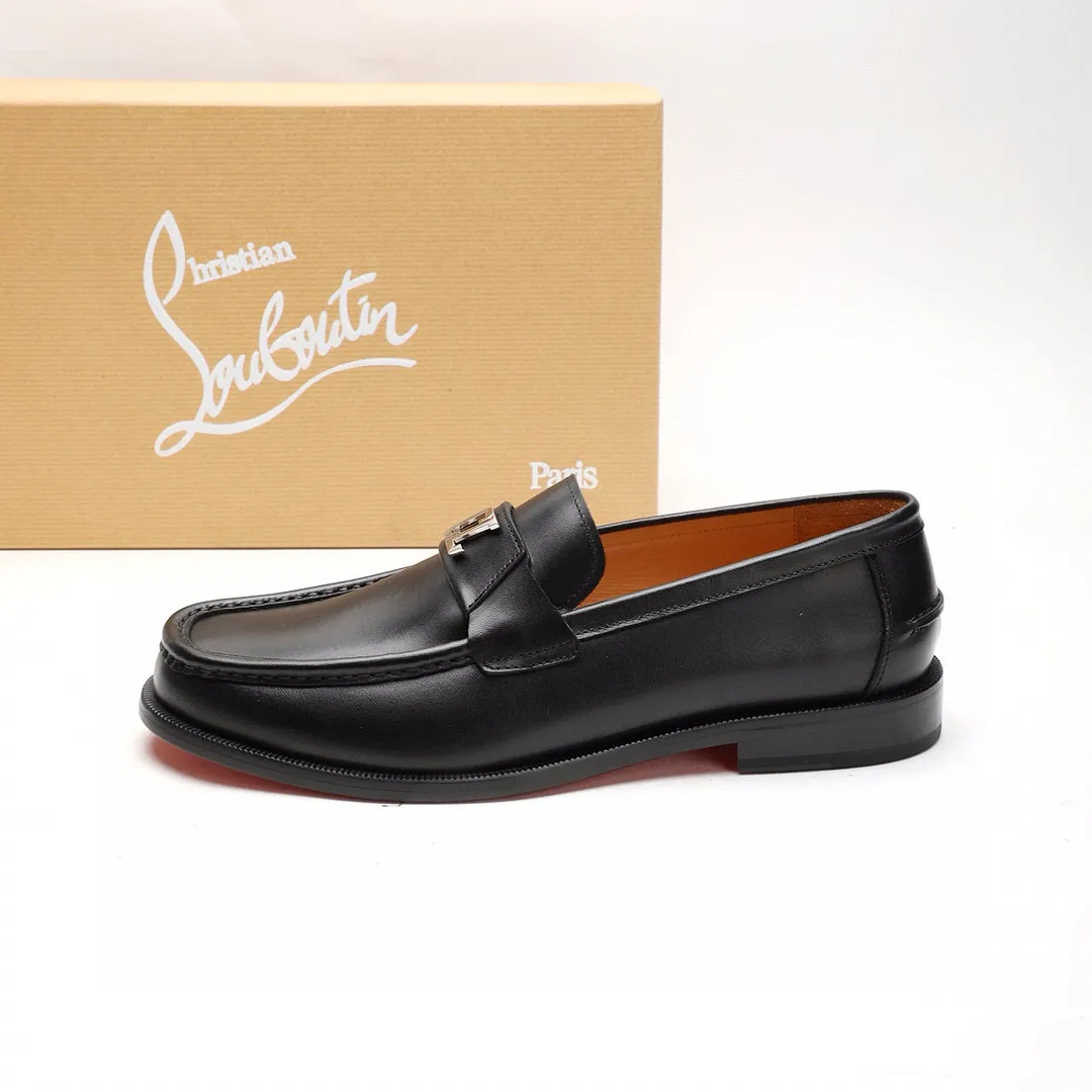 Batch 1,080 yuan 💰••New real shots••CL～High-end men’s 👔casual•loafers with red soles! ••🆑Genuine and top-quality goods from original orders ••✅💯 Purchase goods from top-quality original orders! Original imported patterned cowhide ➕Imported cowhide lining ➕Cowhide feet ➕Original leather outsole~🉑️Feel free to compare the authentic ones! Size: 38-44 (45.46.47 can be customized)